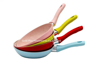 Китай Домашняя кухня варя cookware лотка картофеля фри омлета установила сковороду не-ручки небольшого размера 12cm мини алюминиевую поставщик